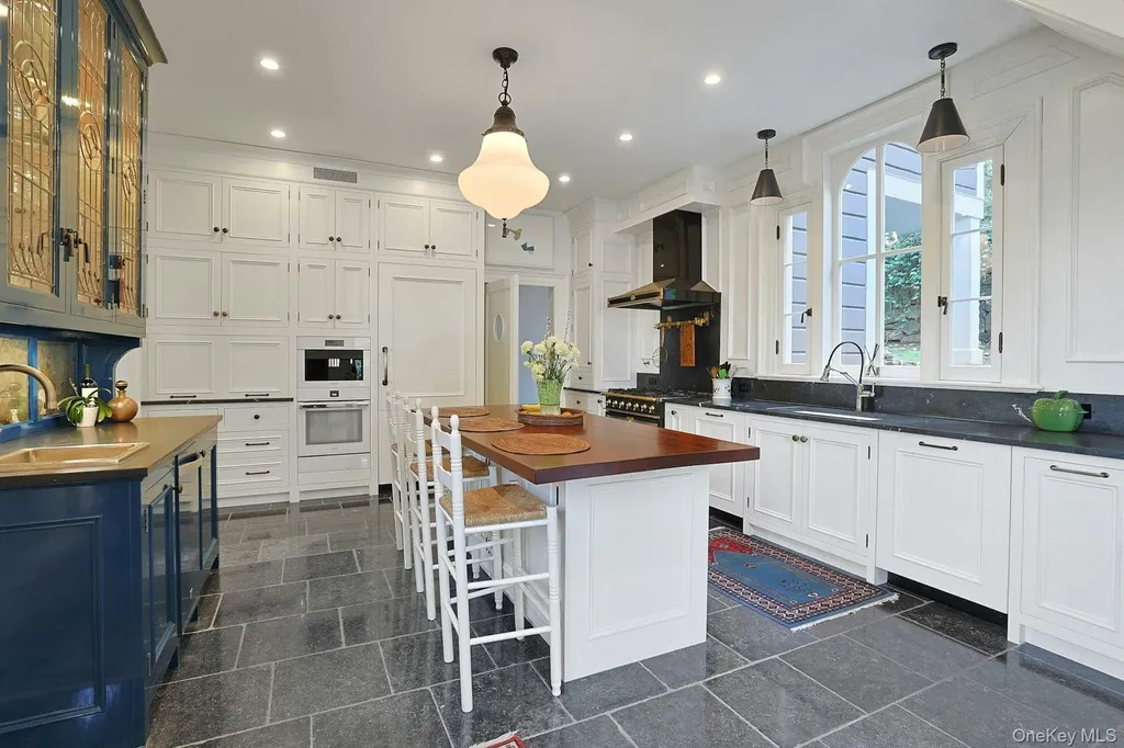 216-217 River Road Nyack NY 10960