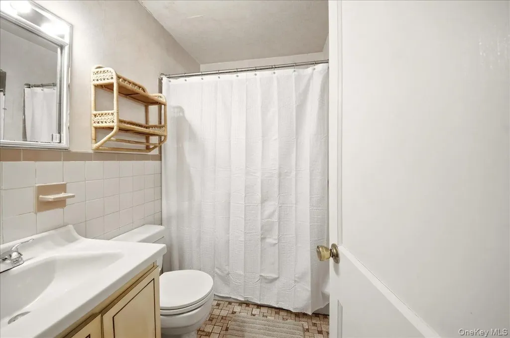 136 Roundhill Drive Yonkers NY 10710