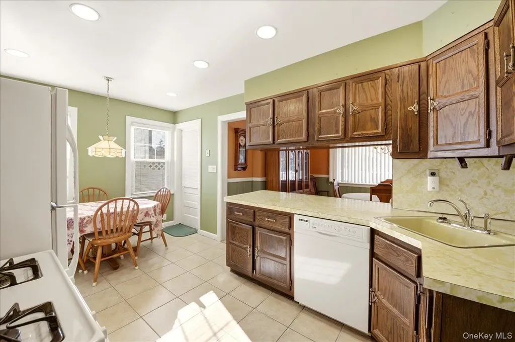 136 Roundhill Drive Yonkers NY 10710