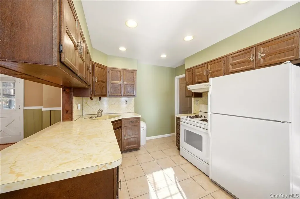 136 Roundhill Drive Yonkers NY 10710