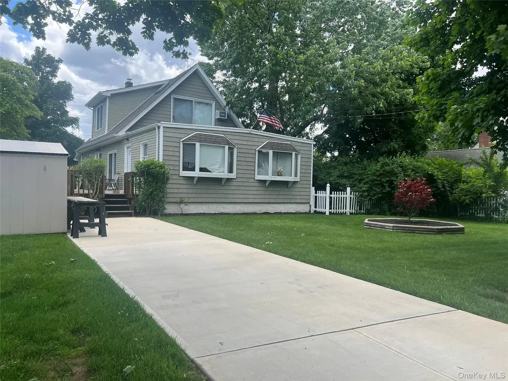 32 Coolidge Street North Bellmore NY 11710