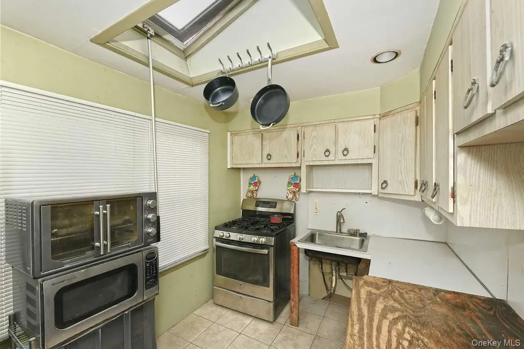 32 Coolidge Street North Bellmore NY 11710