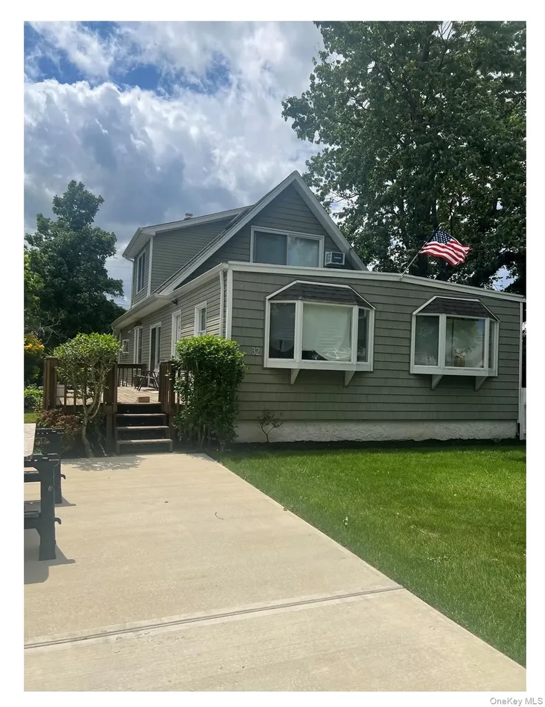 32 Coolidge Street North Bellmore NY 11710