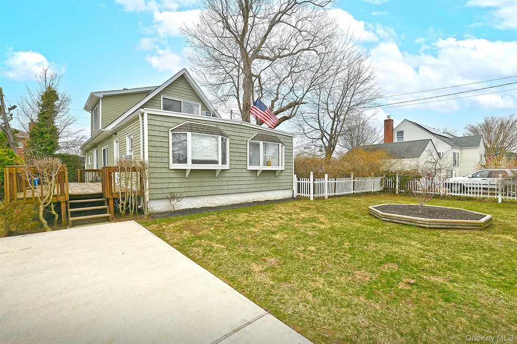 32 Coolidge Street North Bellmore NY 11710