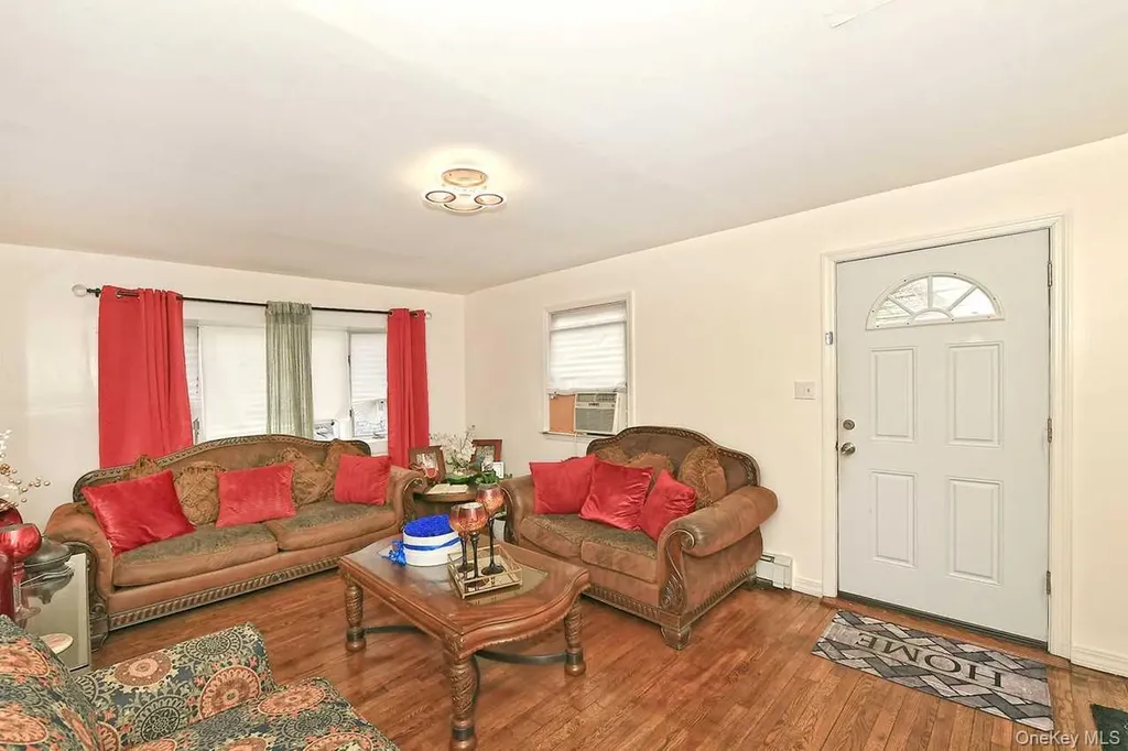 32 Coolidge Street North Bellmore NY 11710