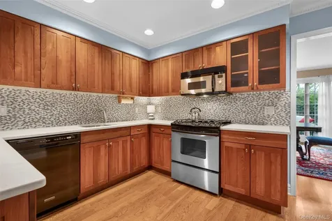 1102 Fairway Green Mamaroneck NY 10543