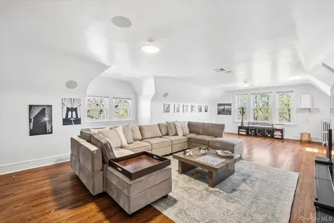 107 Crawford Terrace New Rochelle NY 10804