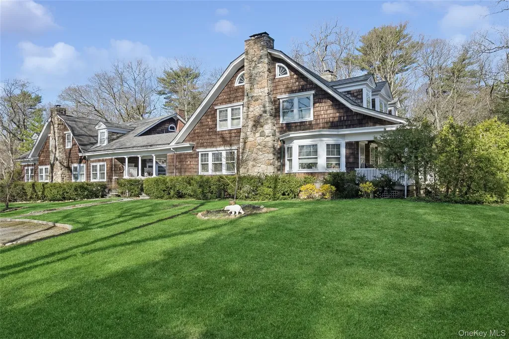 208 Wheatley Road Old Westbury NY 11568