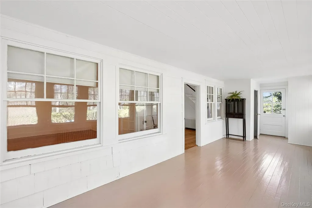 208 Wheatley Road Old Westbury NY 11568