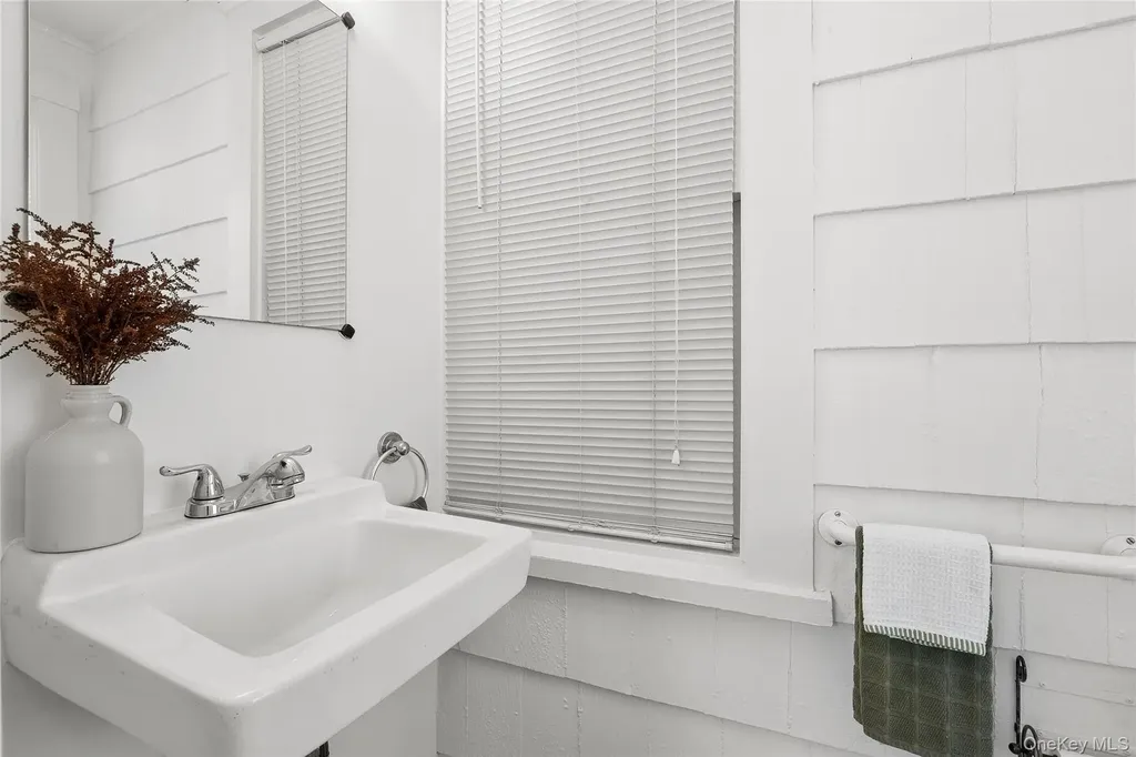 208 Wheatley Road Old Westbury NY 11568