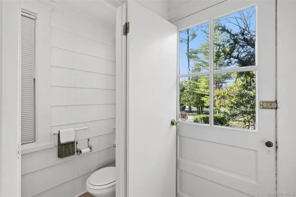 208 Wheatley Road Old Westbury NY 11568