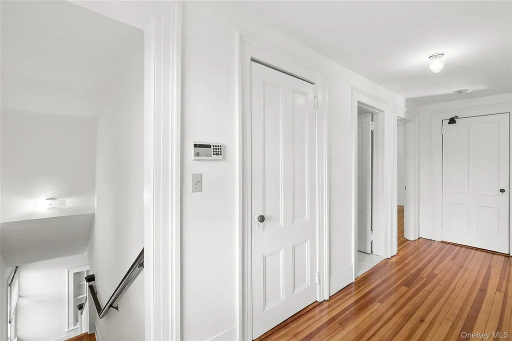 208 Wheatley Road Old Westbury NY 11568