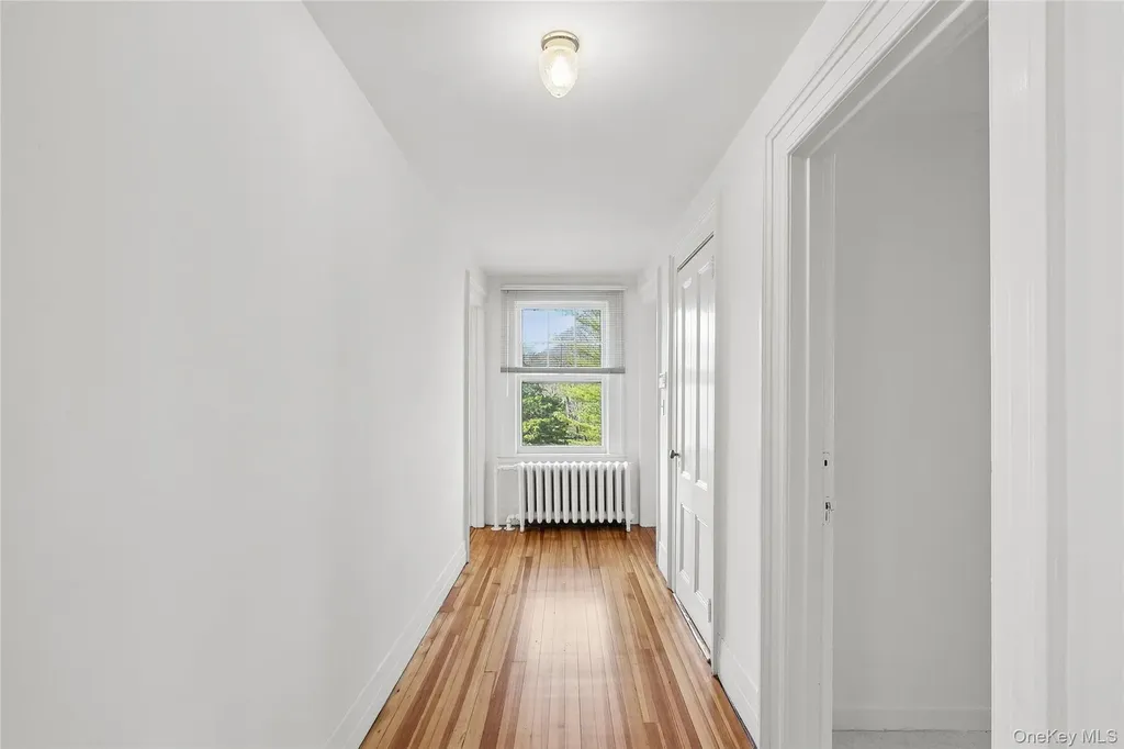 208 Wheatley Road Old Westbury NY 11568