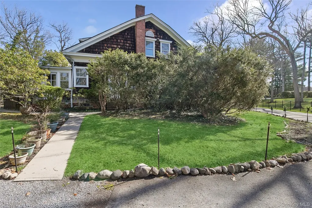 208 Wheatley Road Old Westbury NY 11568