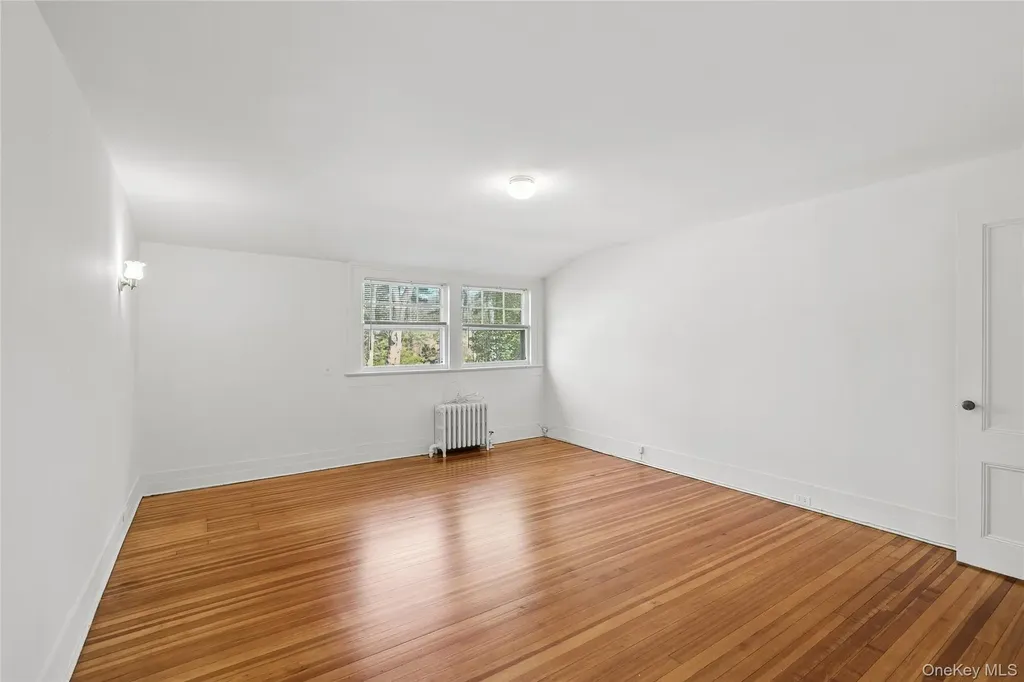 208 Wheatley Road Old Westbury NY 11568