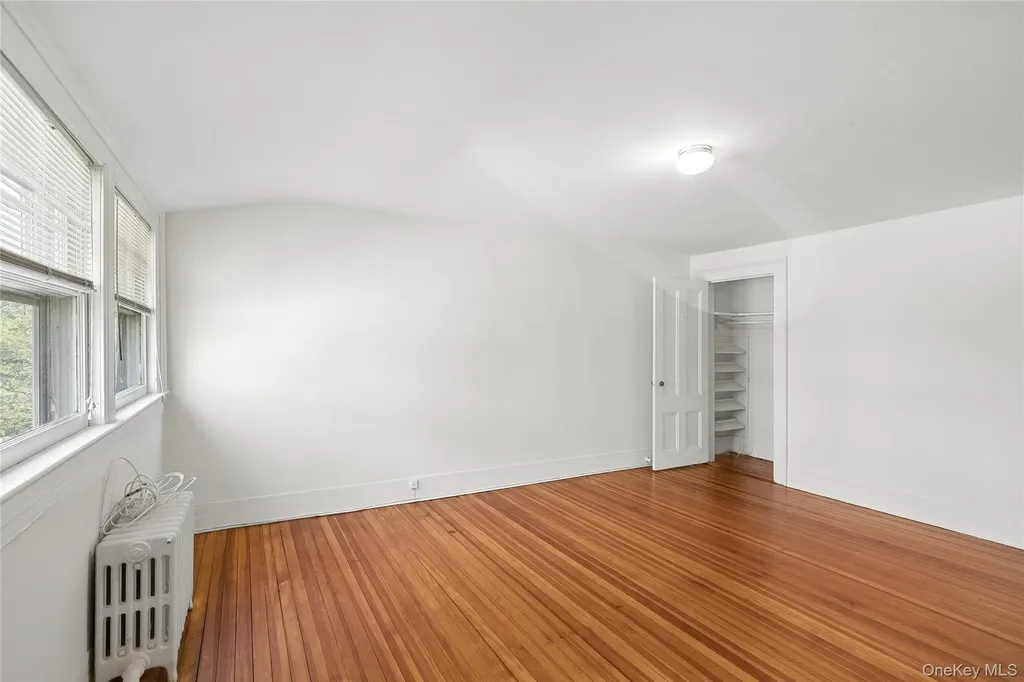 208 Wheatley Road Old Westbury NY 11568