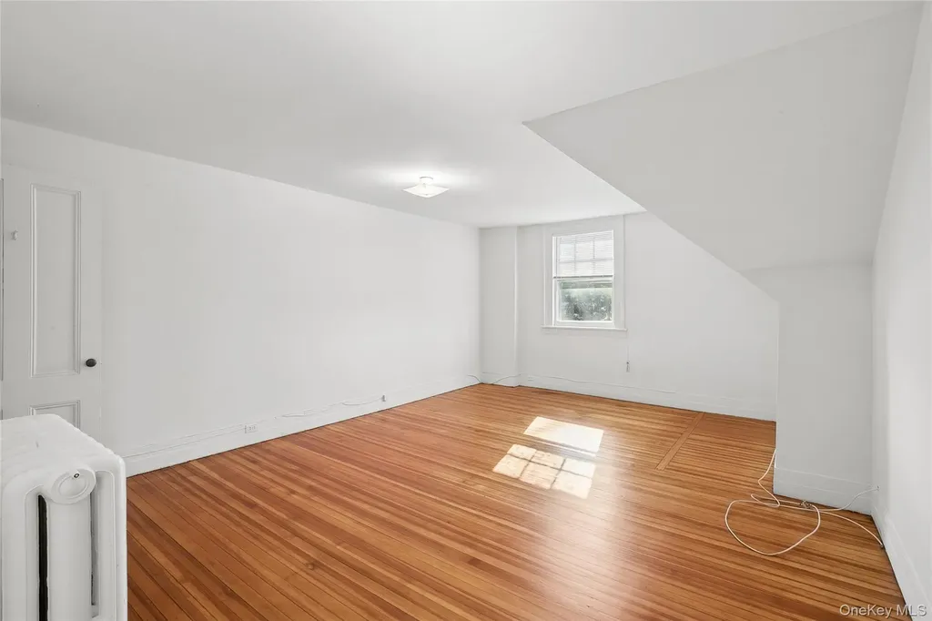 208 Wheatley Road Old Westbury NY 11568