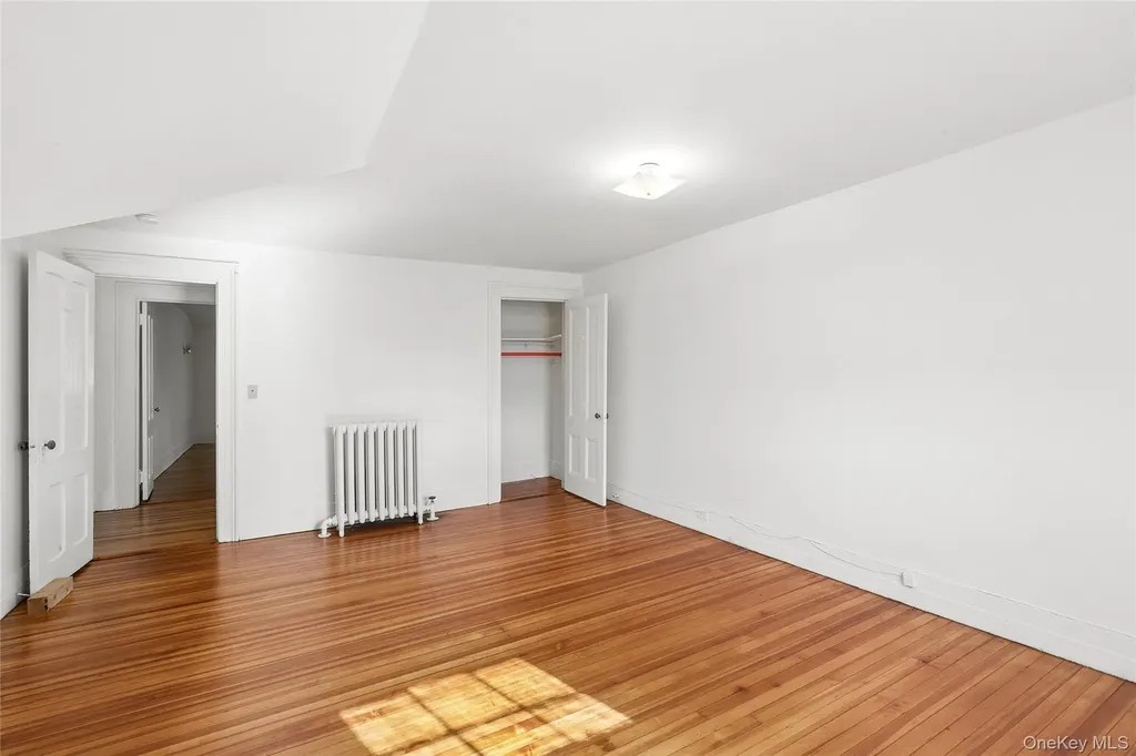 208 Wheatley Road Old Westbury NY 11568