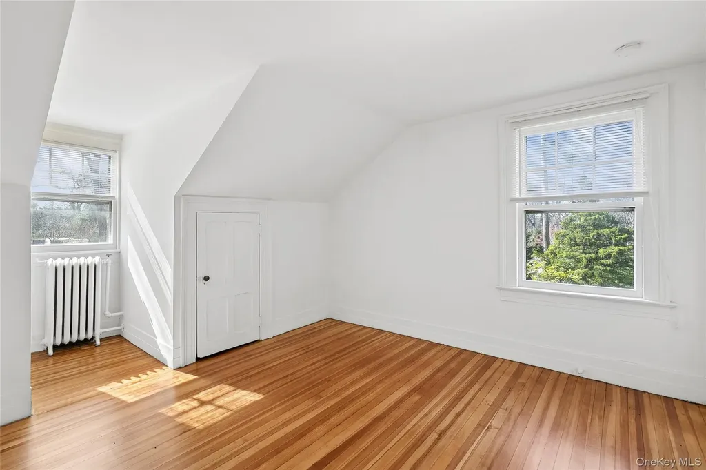 208 Wheatley Road Old Westbury NY 11568