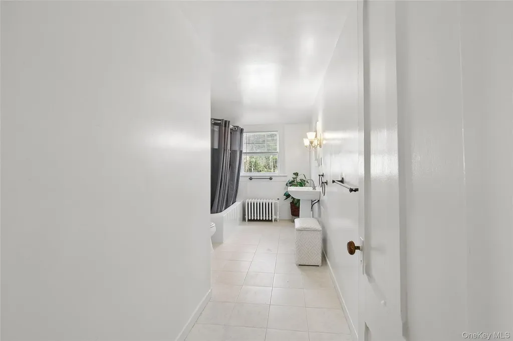 208 Wheatley Road Old Westbury NY 11568