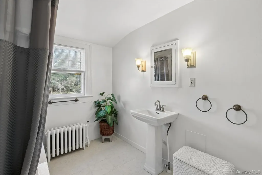 208 Wheatley Road Old Westbury NY 11568