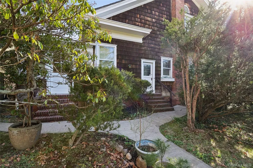 208 Wheatley Road Old Westbury NY 11568