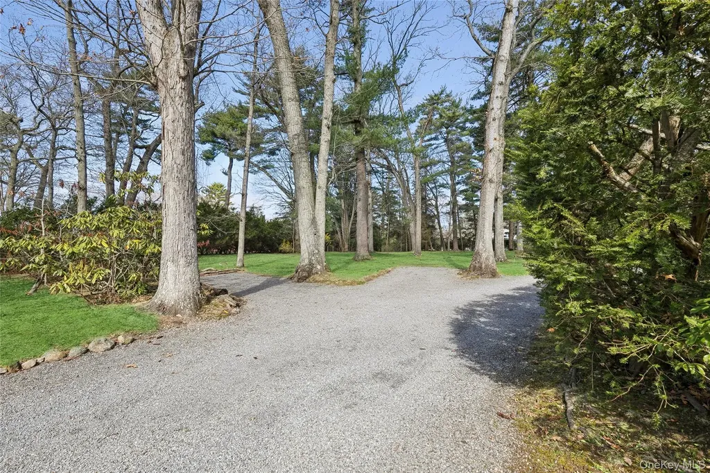 208 Wheatley Road Old Westbury NY 11568