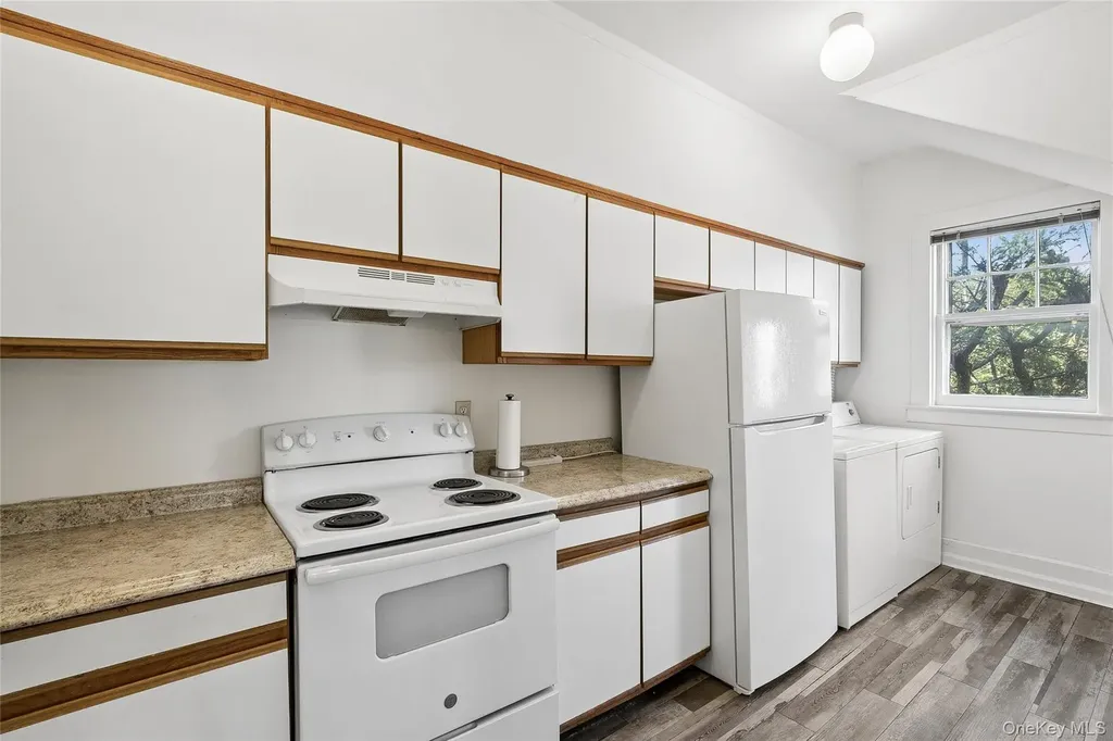 208 Wheatley Road Old Westbury NY 11568