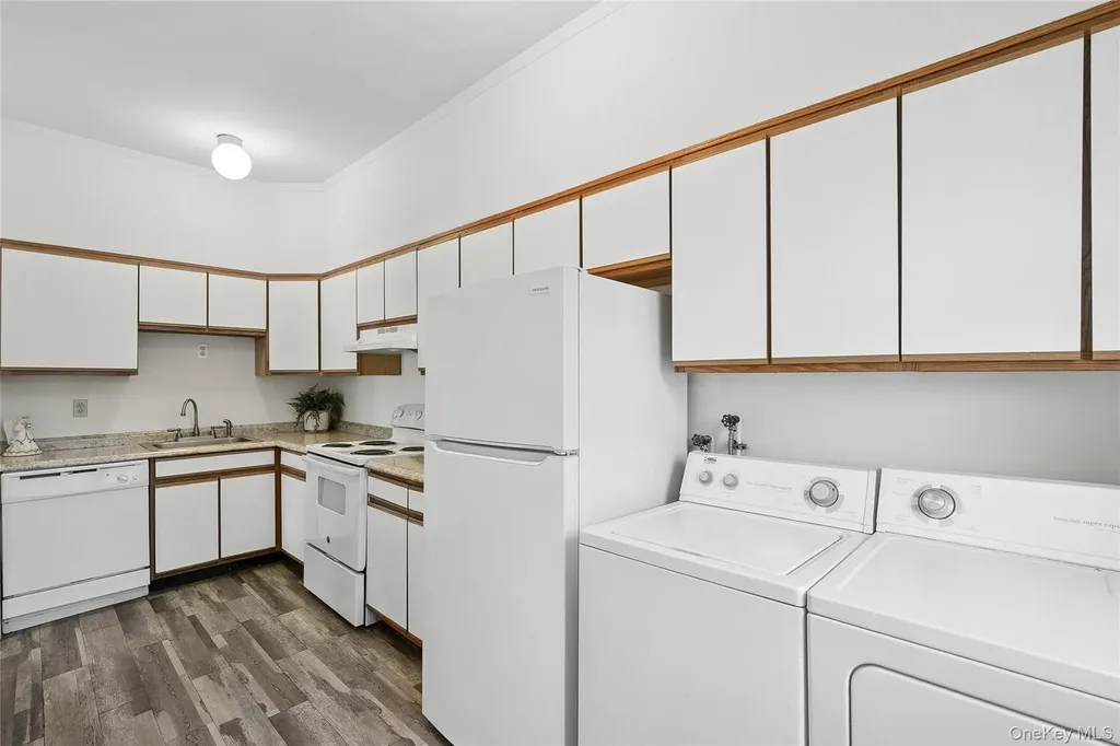 208 Wheatley Road Old Westbury NY 11568
