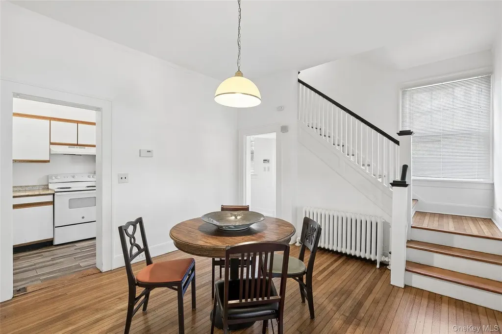 208 Wheatley Road Old Westbury NY 11568
