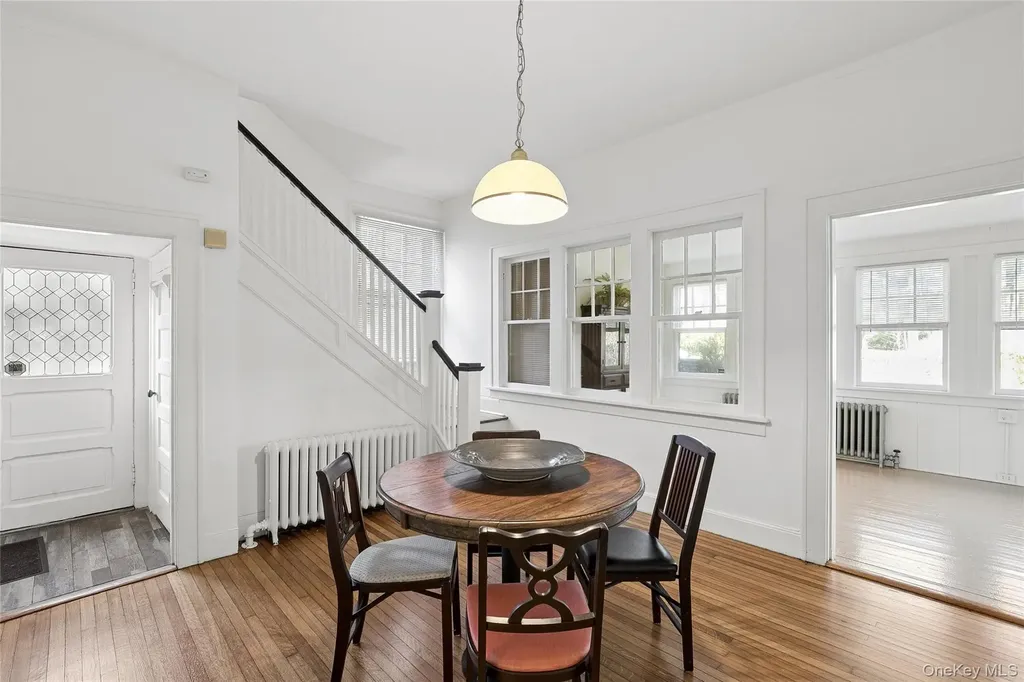 208 Wheatley Road Old Westbury NY 11568