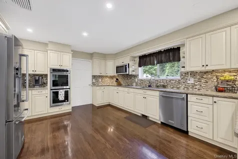19 Apple Hill Drive Cortlandt Manor NY 10567