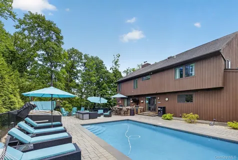 19 Apple Hill Drive Cortlandt Manor NY 10567