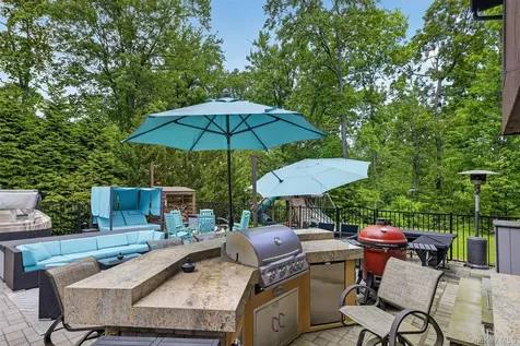 19 Apple Hill Drive Cortlandt Manor NY 10567