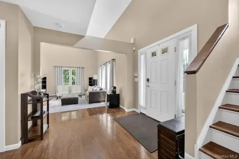 19 Apple Hill Drive Cortlandt Manor NY 10567