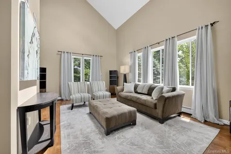 19 Apple Hill Drive Cortlandt Manor NY 10567