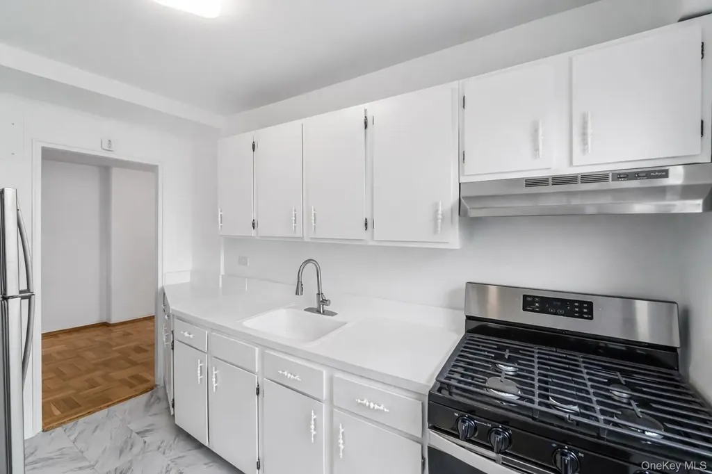 21-80 33rd Road Astoria NY 11106