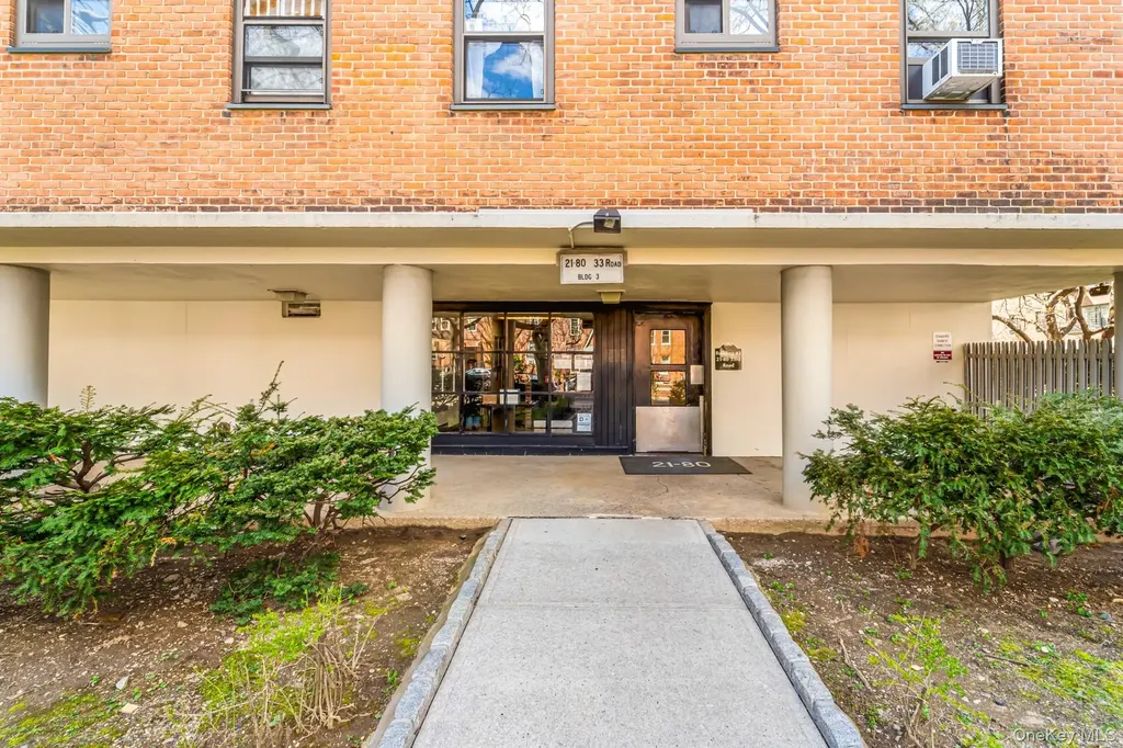 21-80 33rd Road Astoria NY 11106