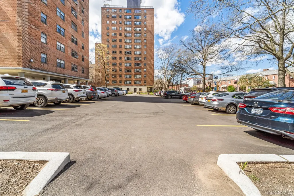 21-80 33rd Road Astoria NY 11106