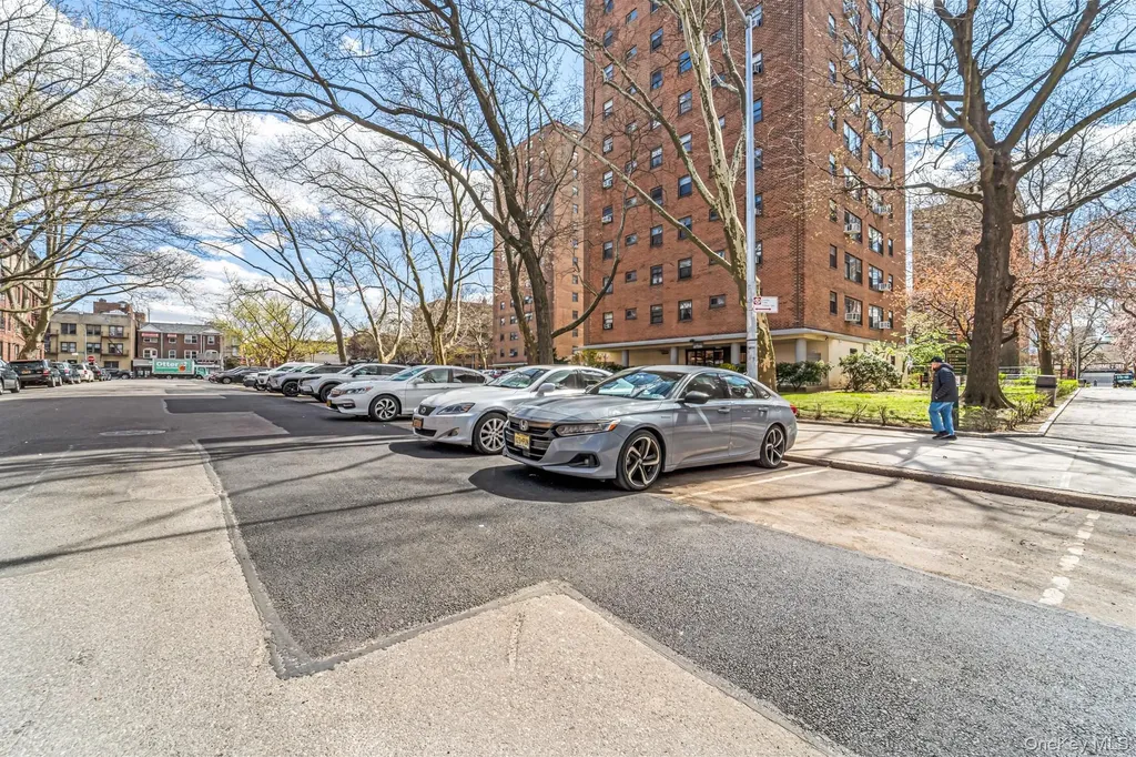 21-80 33rd Road Astoria NY 11106