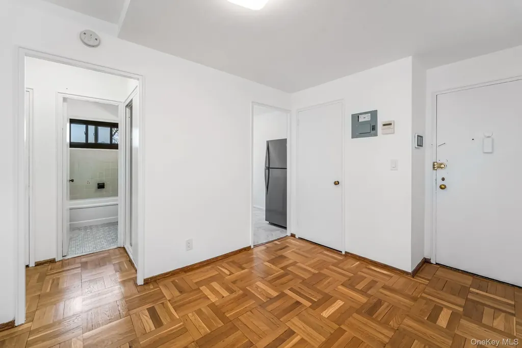 21-80 33rd Road Astoria NY 11106