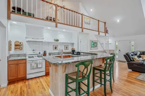 128 Springy Banks Road East Hampton NY 11937