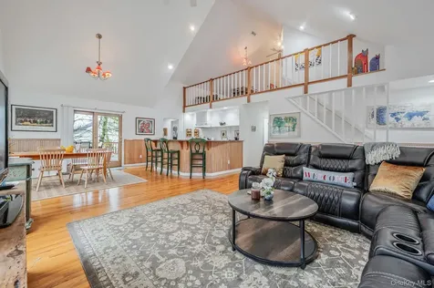 128 Springy Banks Road East Hampton NY 11937