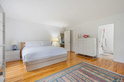 128 Springy Banks Road East Hampton NY 11937