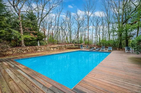 128 Springy Banks Road East Hampton NY 11937