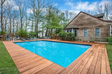 128 Springy Banks Road East Hampton NY 11937