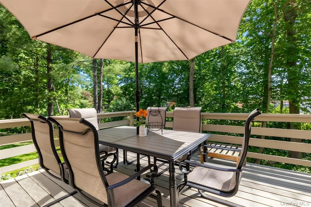 21 Tulip Tree Lane Mamaroneck NY 10543