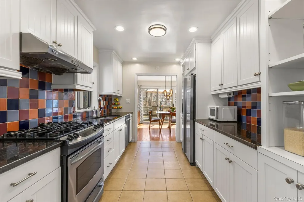 21 Tulip Tree Lane Mamaroneck NY 10543