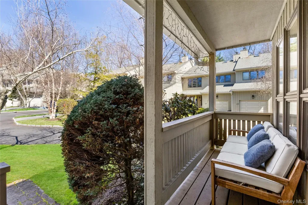 21 Tulip Tree Lane Mamaroneck NY 10543