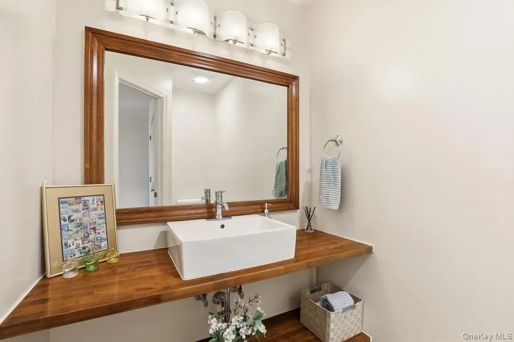 21 Tulip Tree Lane Mamaroneck NY 10543